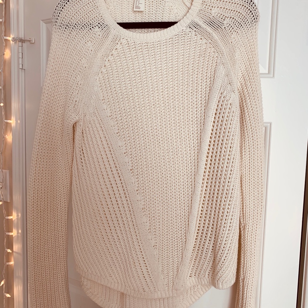 ($6) H&M CREME KNIT SWEATER